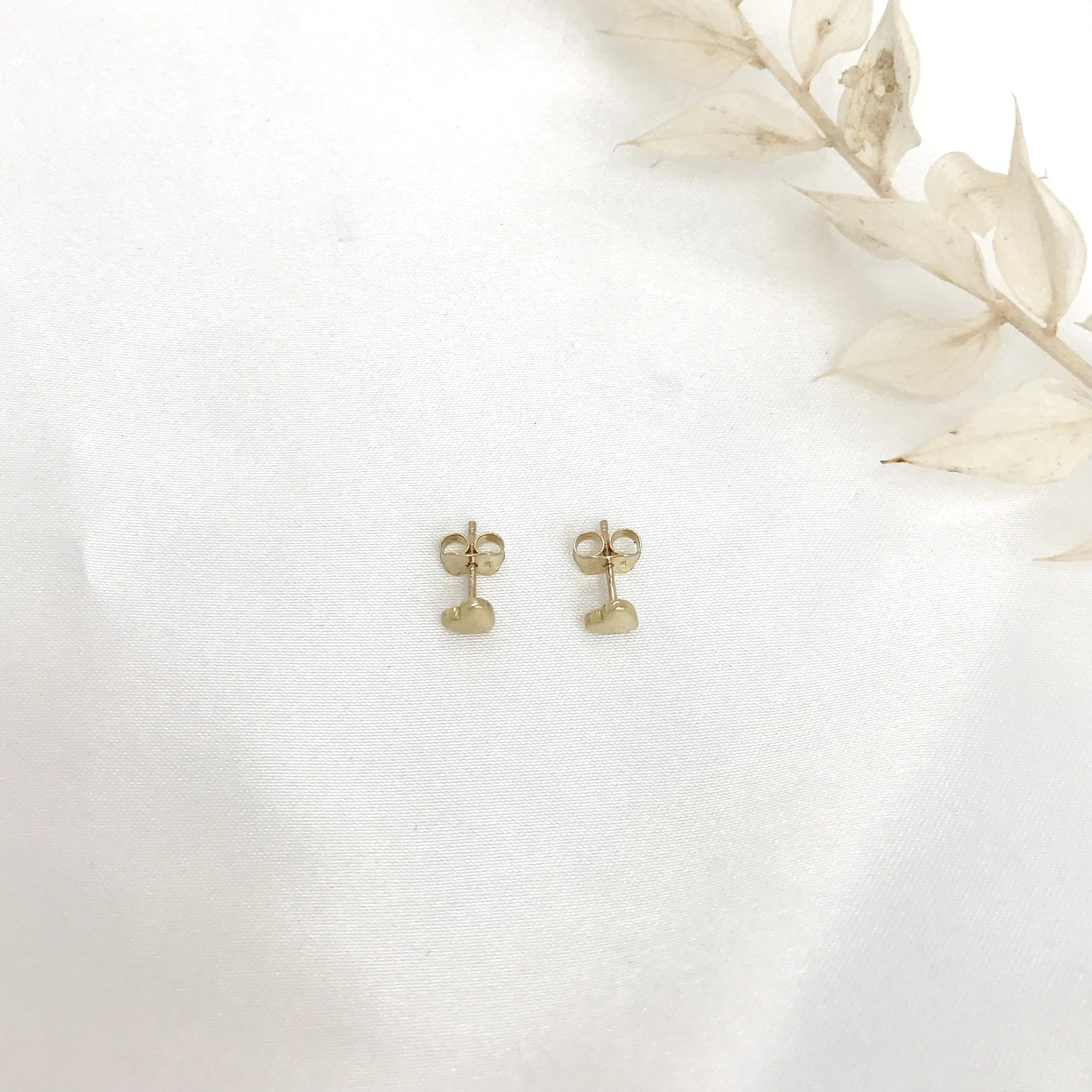 10k Gold Heart Stud Earrings