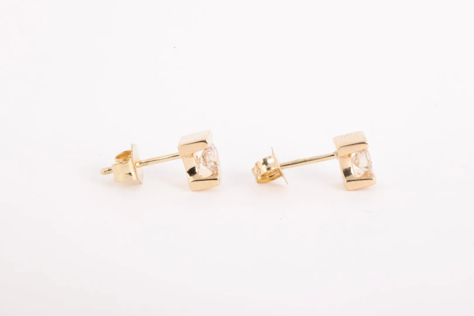 14k Yellow Gold 0.42tcw Diamond Stud Earrings (1.51g.)