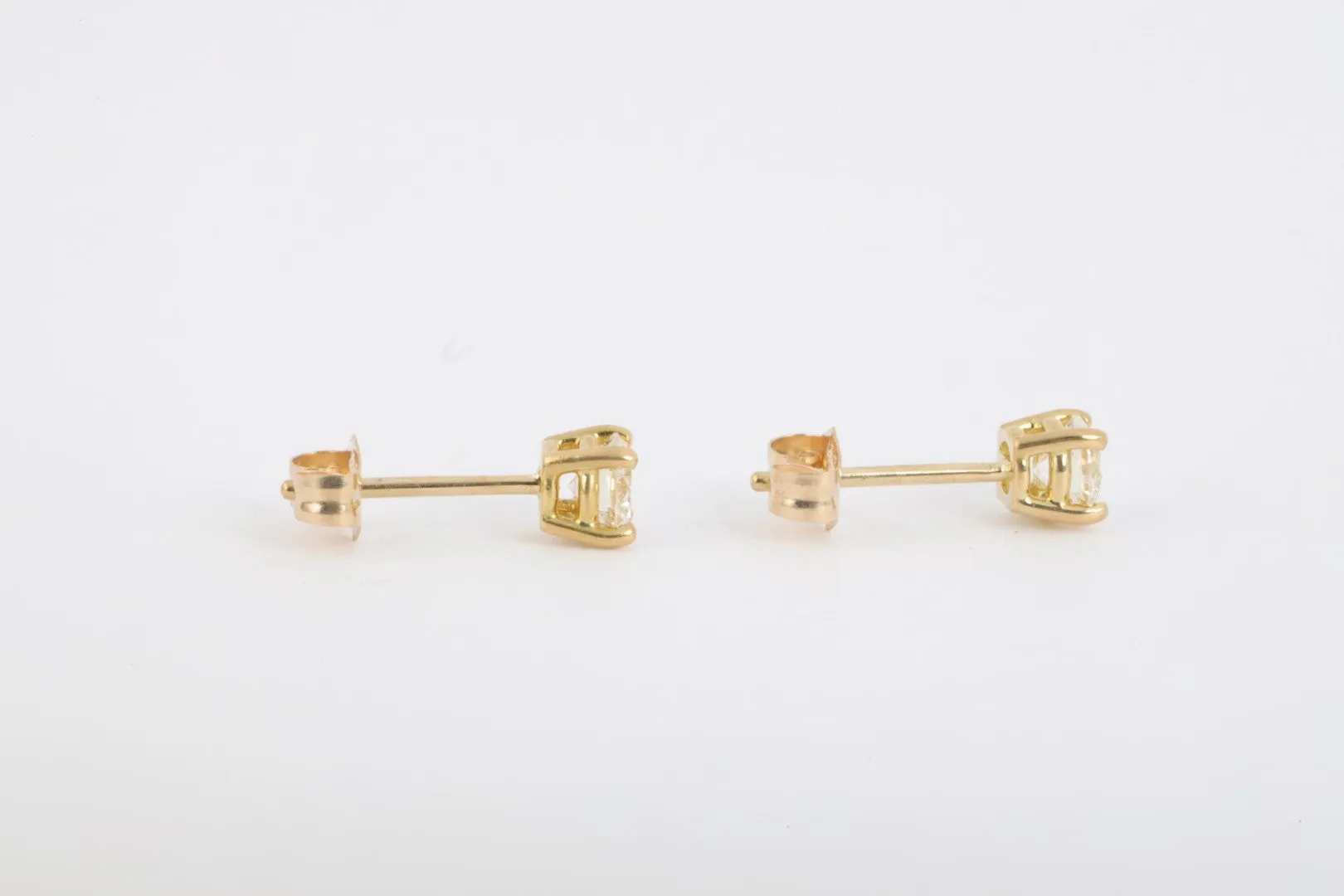 14k Yellow Gold 0.50tcw Diamond Stud Earrings (0.67g.)