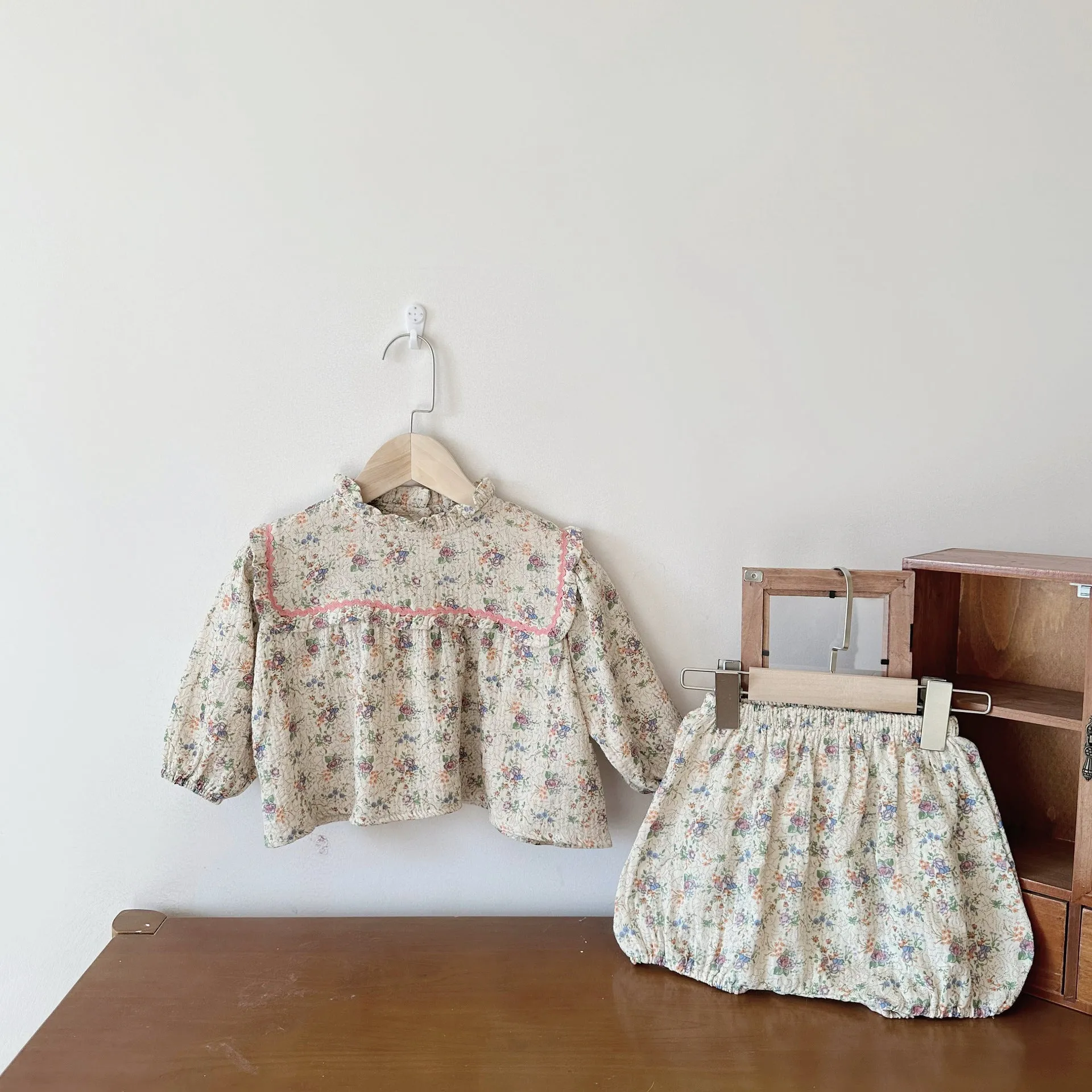 2 Pieces Set Baby Girls Flower Print Tops And Shorts Wholesale 240301133