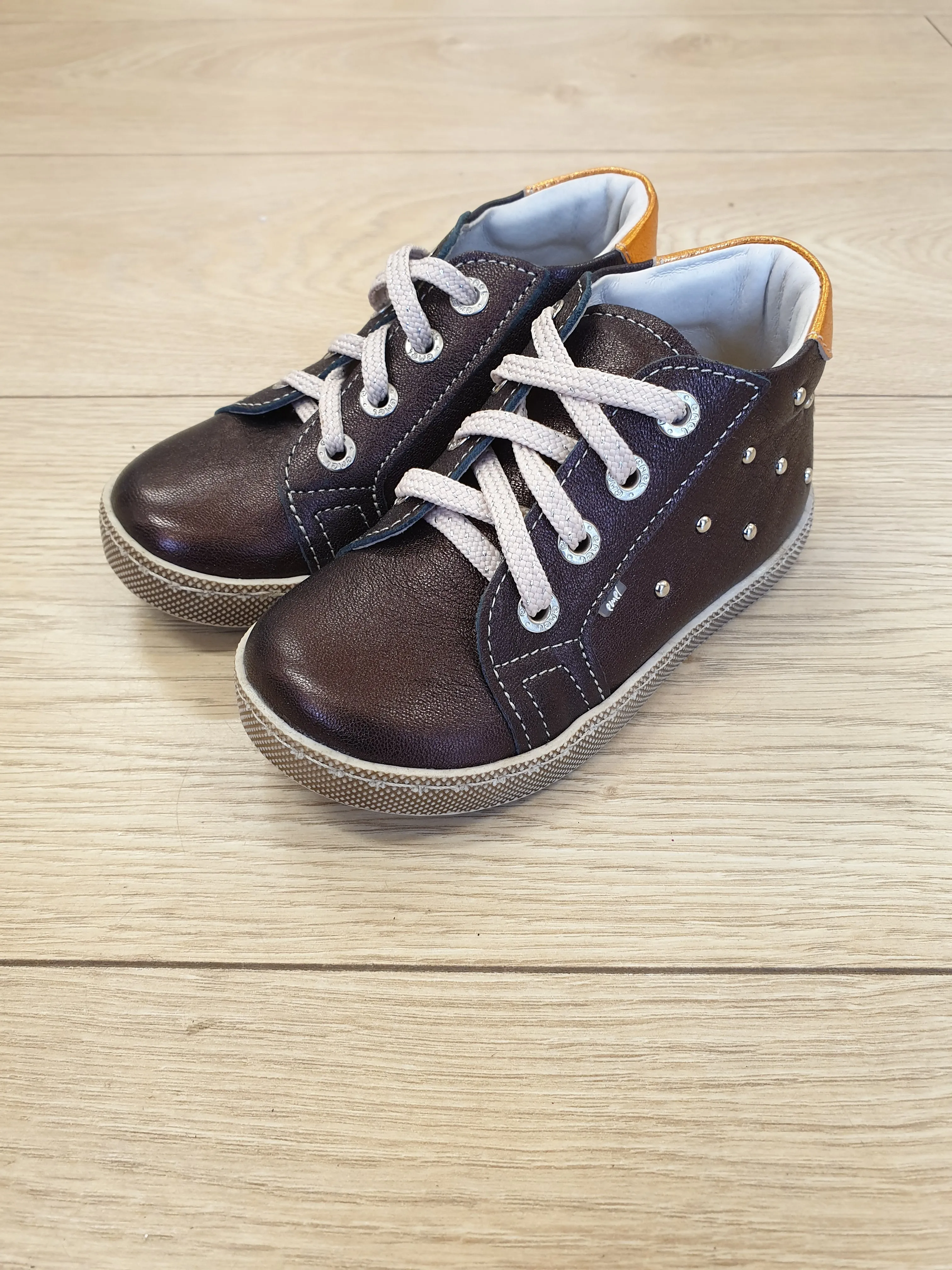 (2591-3) Brown shiny Lace Up Trainers