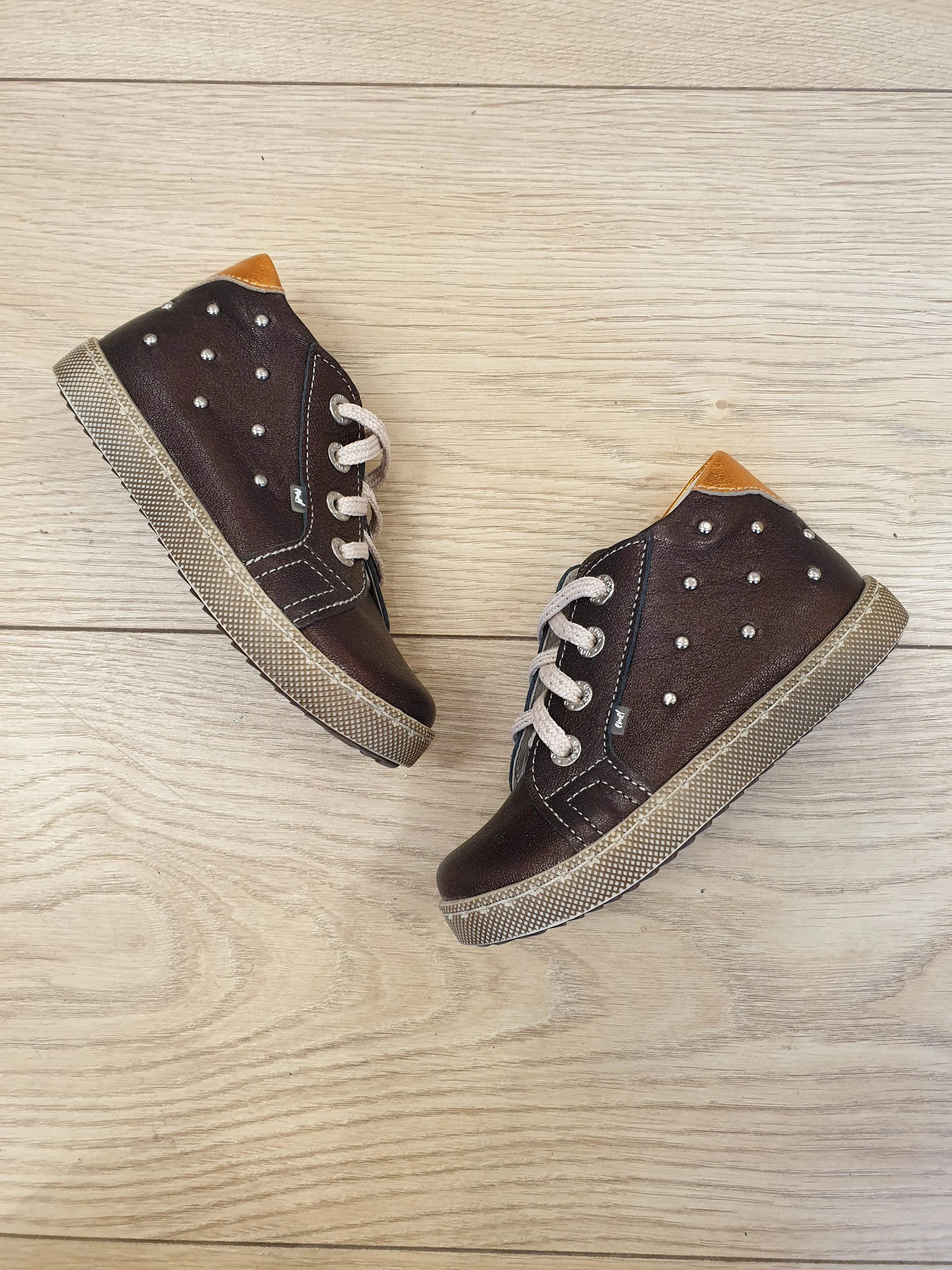 (2591-3) Brown shiny Lace Up Trainers