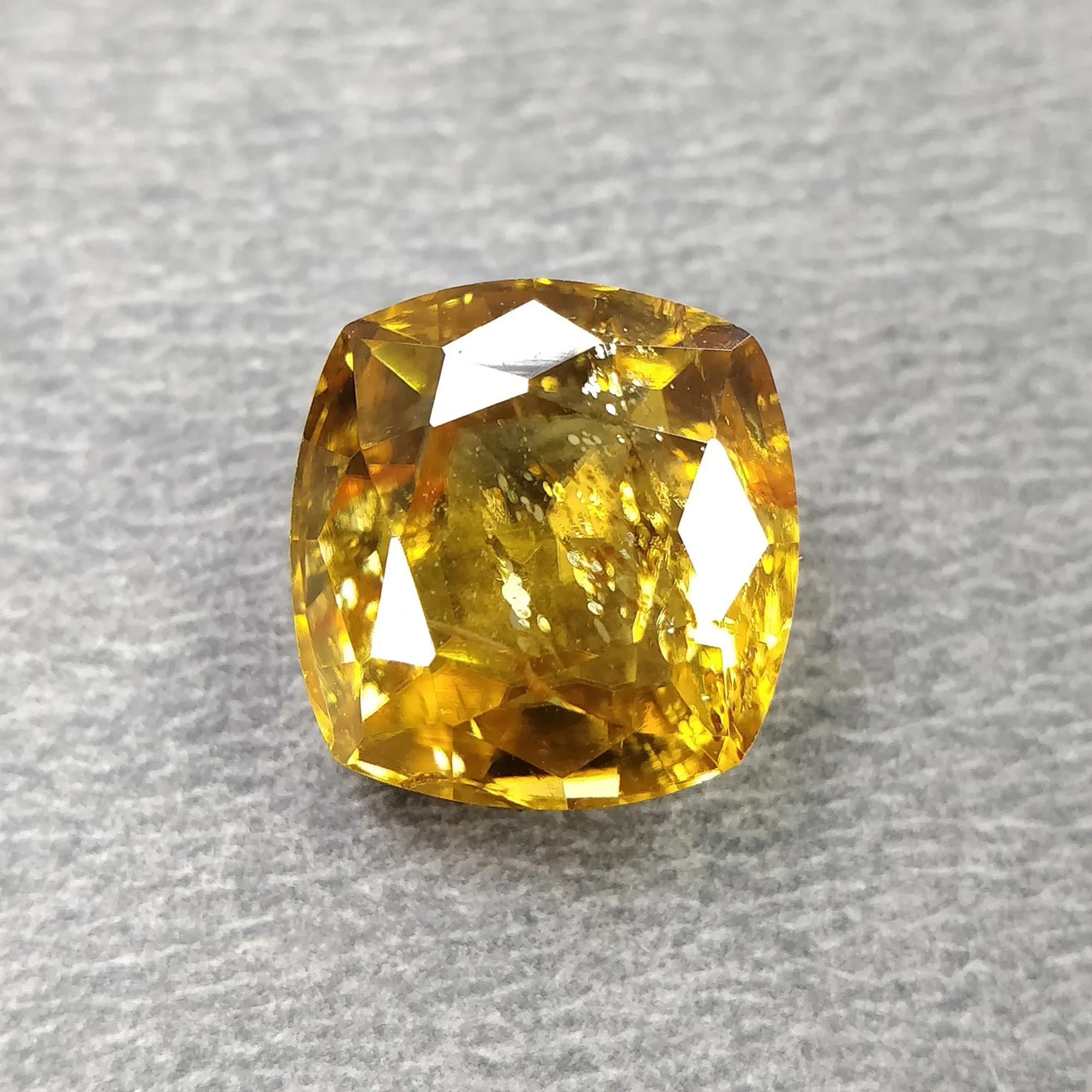 CERTIFIED YELLOW ZIRCON Gemstone Normal Cut : 8.10cts Natural Untreated Zircon Cushion Shape 10.75*10.44mm