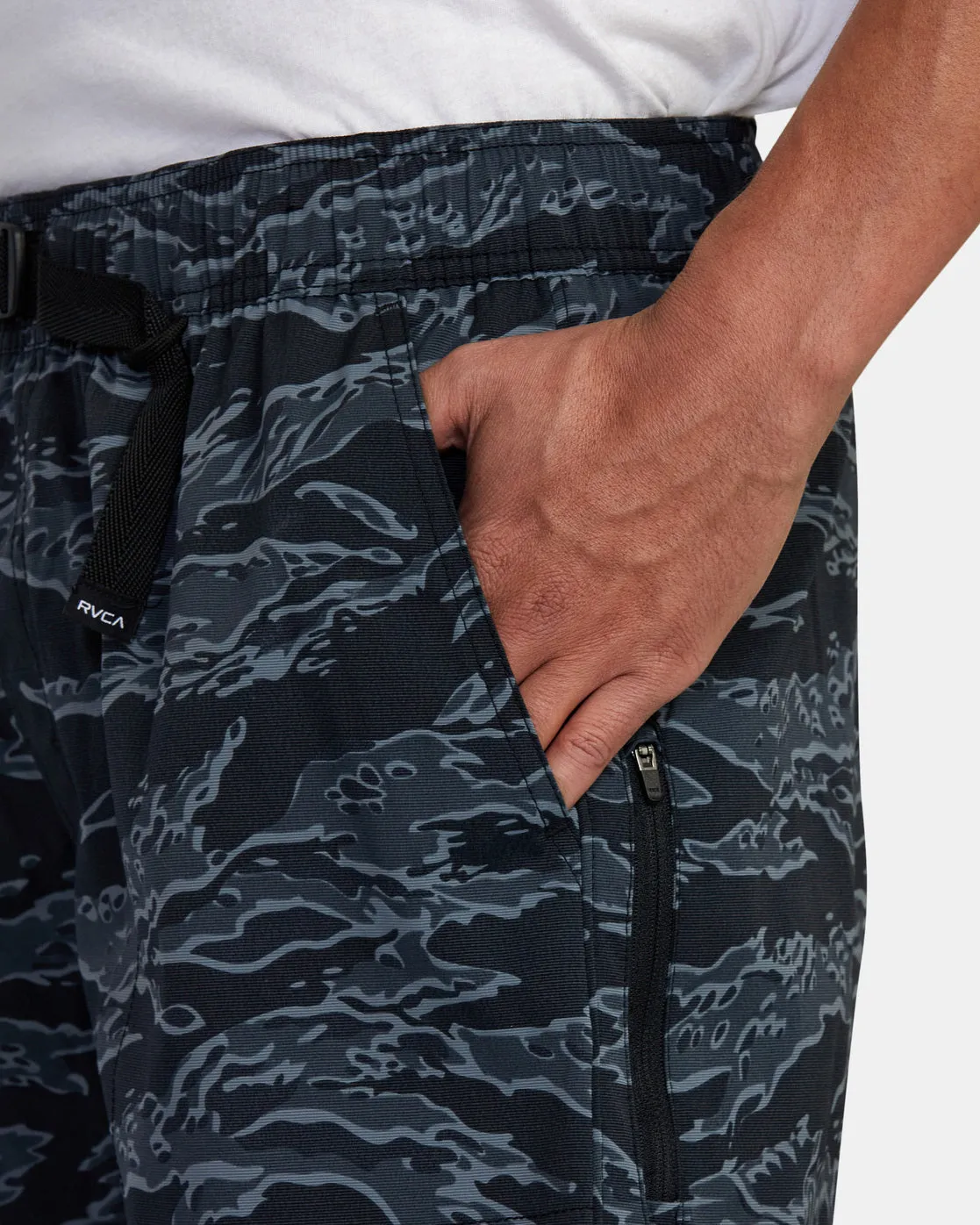 Civic Hybrid 18 Boardshorts - Black Camo