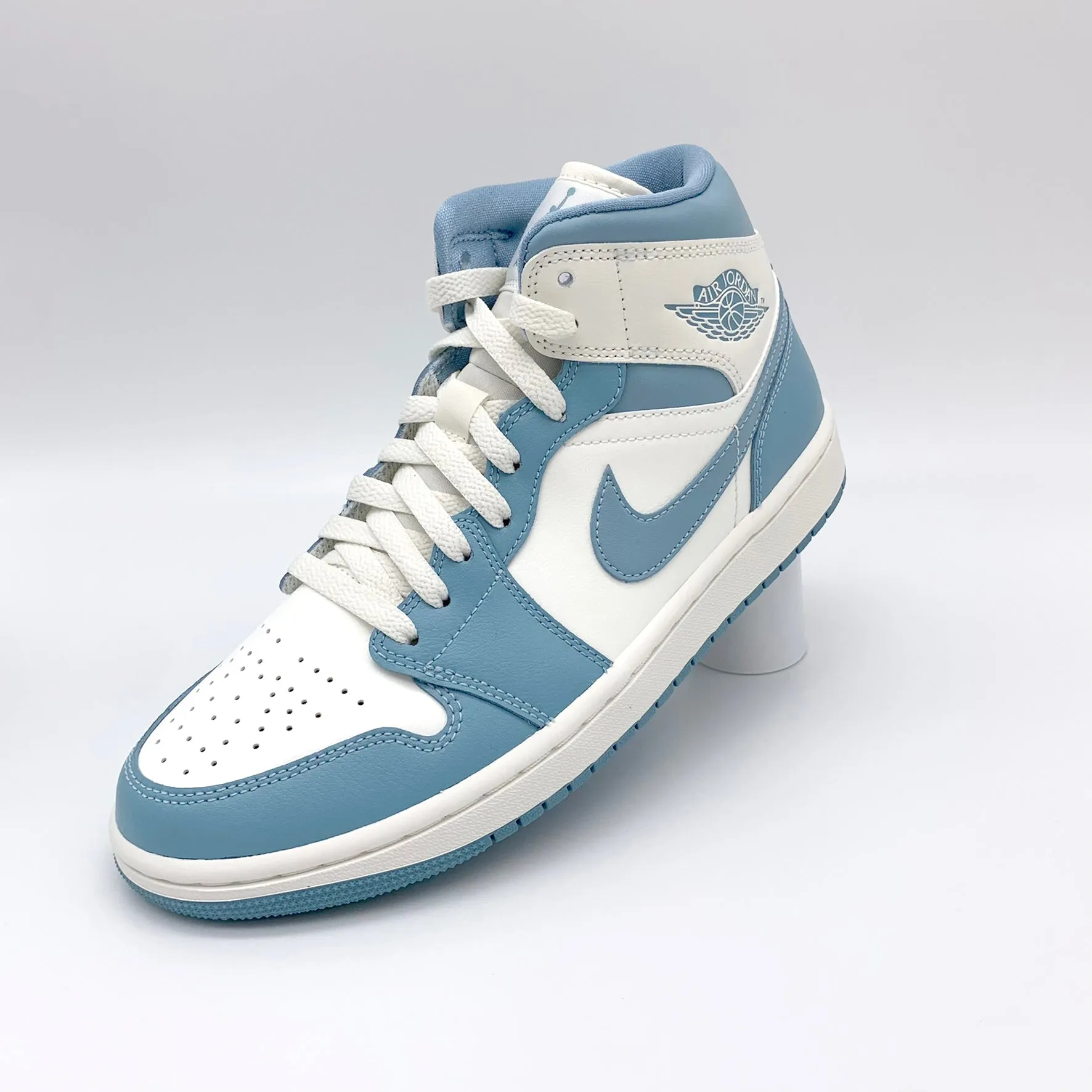 Jordan 1 Mid UNC