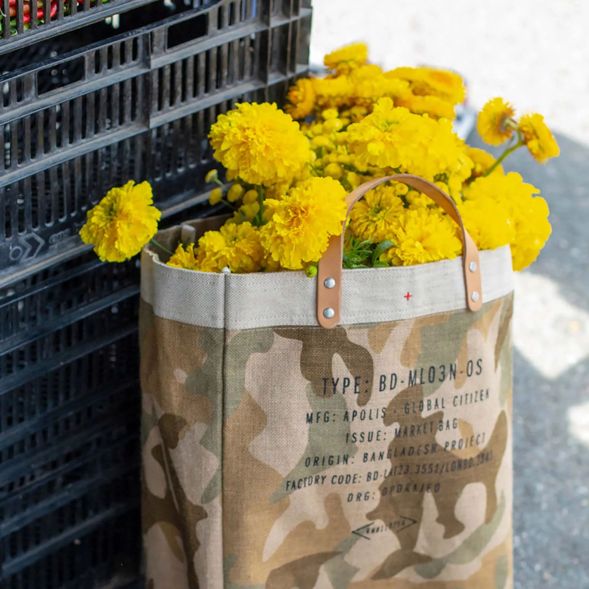 Market Bag in Safari with Large Monogram