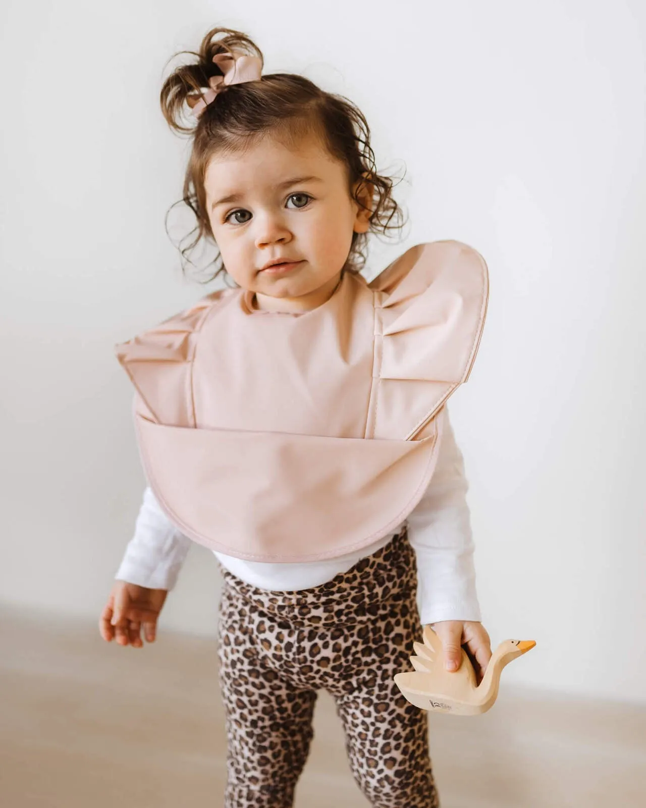 Snuggle Hunny Snuggle Bib Waterproof - Nude Frill