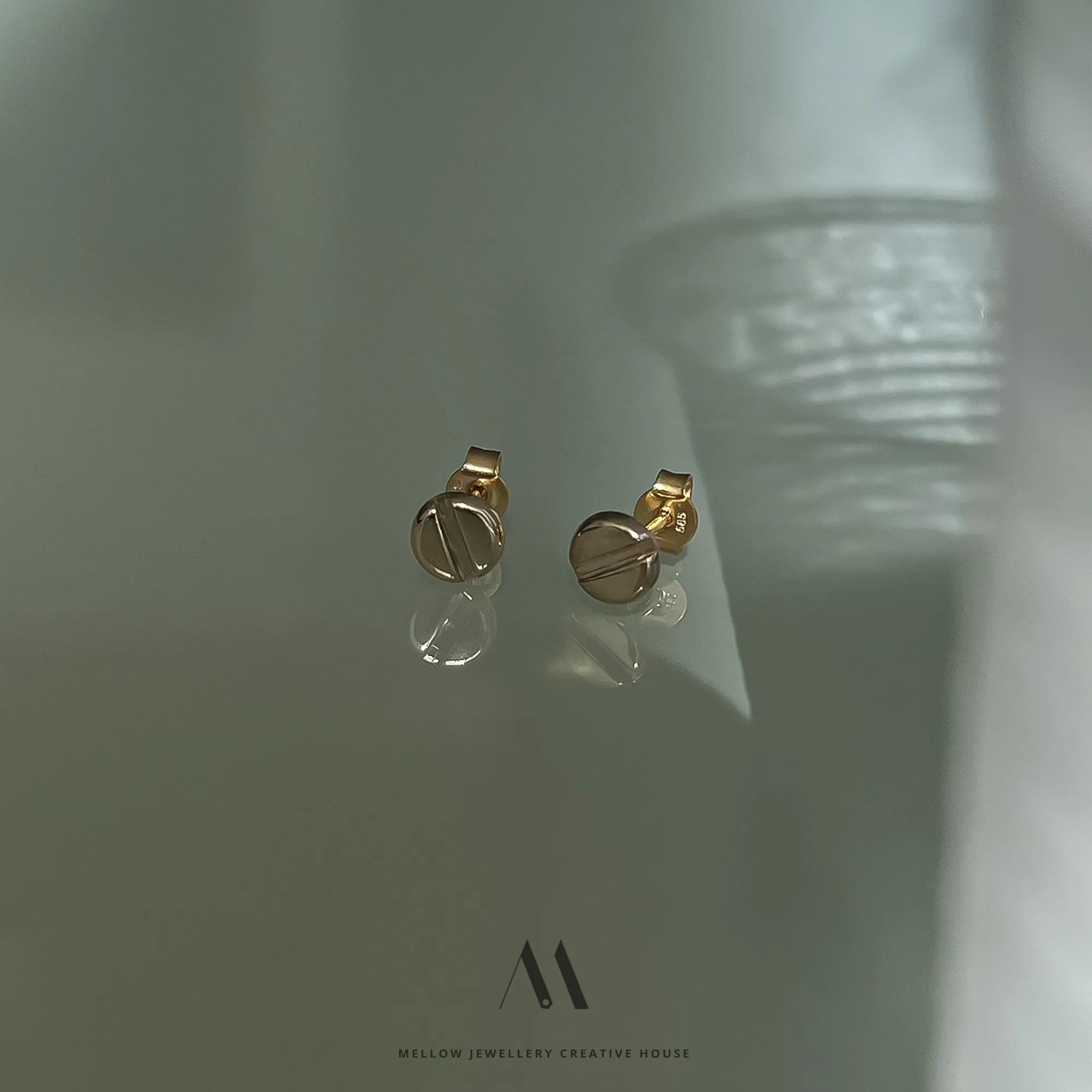 Solid gold stud earrings E3/Au20