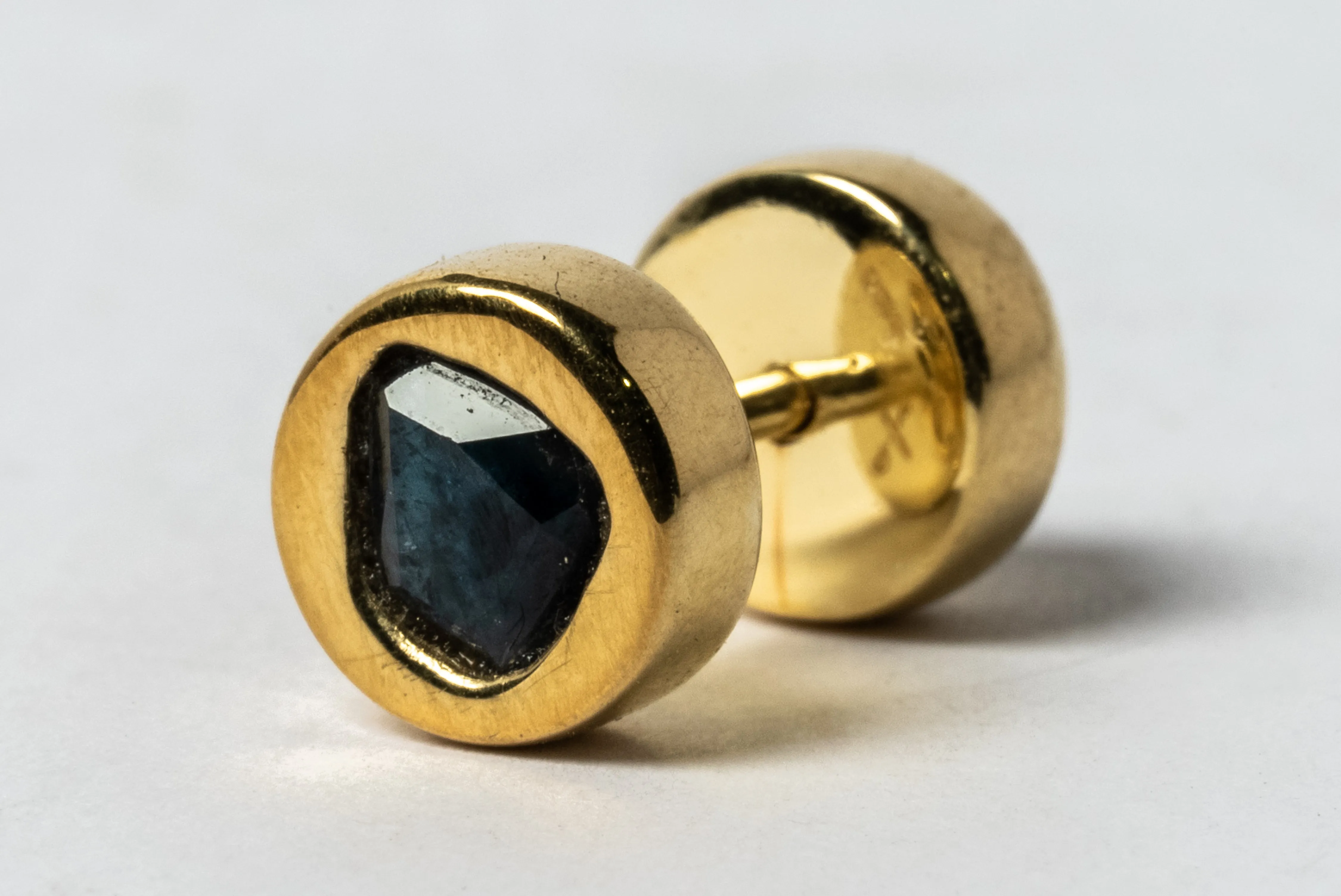 Stud Earring (0.2 CT, Blue Sapphire Faceted Slab, YGA SAF)