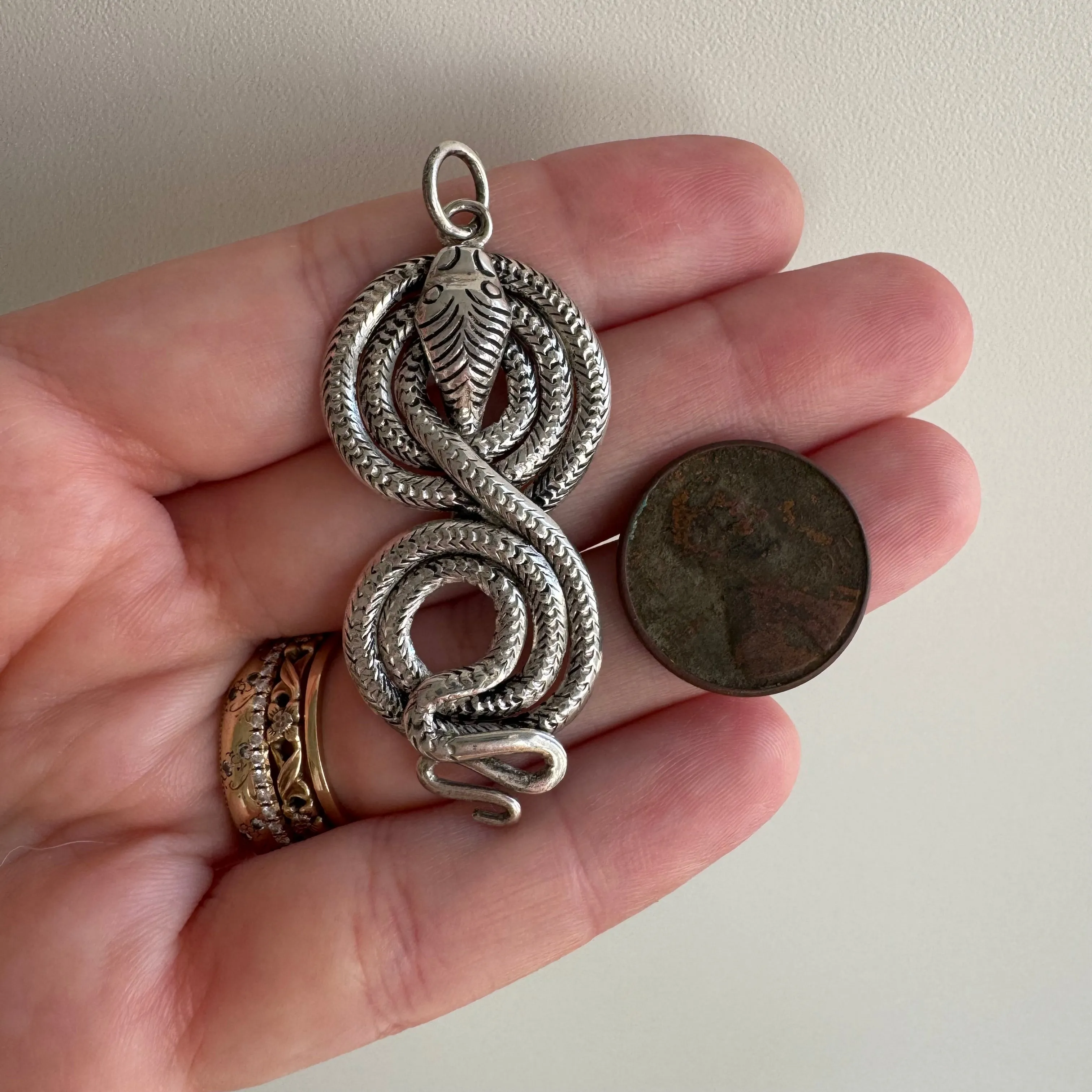 V I N T A G E // figure 8 snake / sterling silver infinite figure eight snake / a pendant